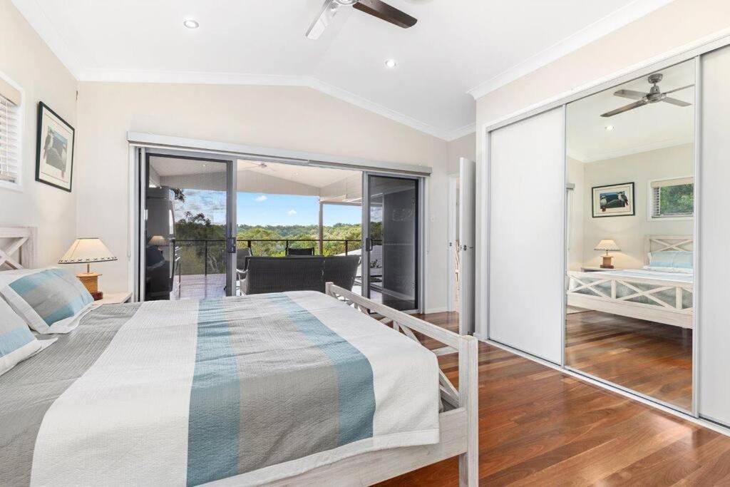 Holiday home 5 Star Avalon Luxury Kingfisher Bay 8 Guest Fraser Island