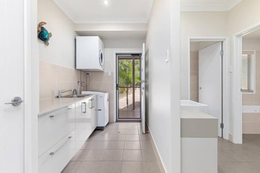 5 Star Avalon Luxury Kingfisher Bay 8 Guest