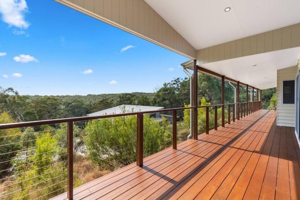 5 Star Avalon Luxury Kingfisher Bay 8 Guest Holiday home