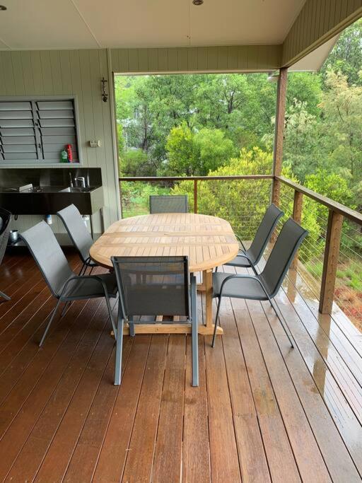 Holiday home 5 Star Avalon Luxury Kingfisher Bay 8 Guest Fraser Island