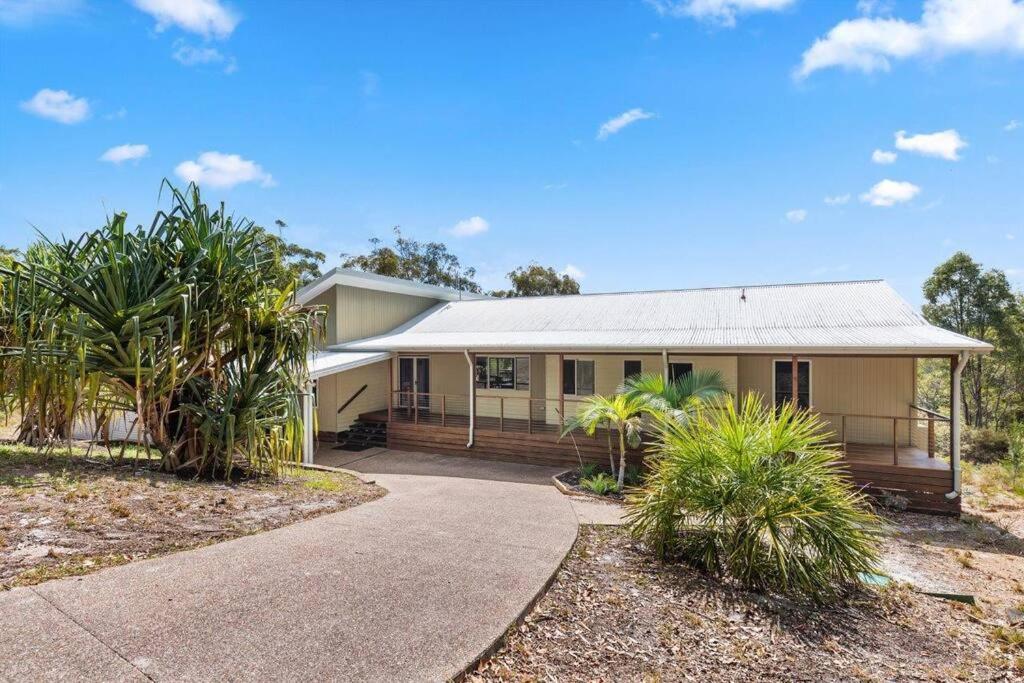 5 Star Avalon Luxury Kingfisher Bay 8 Guest Holiday home Fraser Island
