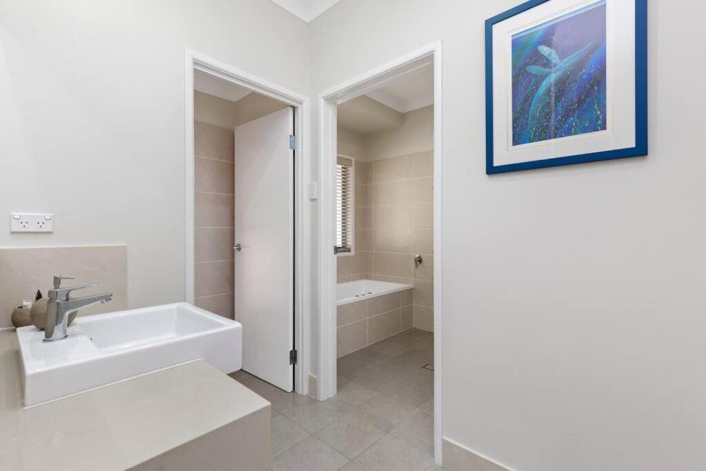 5 Star Avalon Luxury Kingfisher Bay 8 Guest * Fraser Island