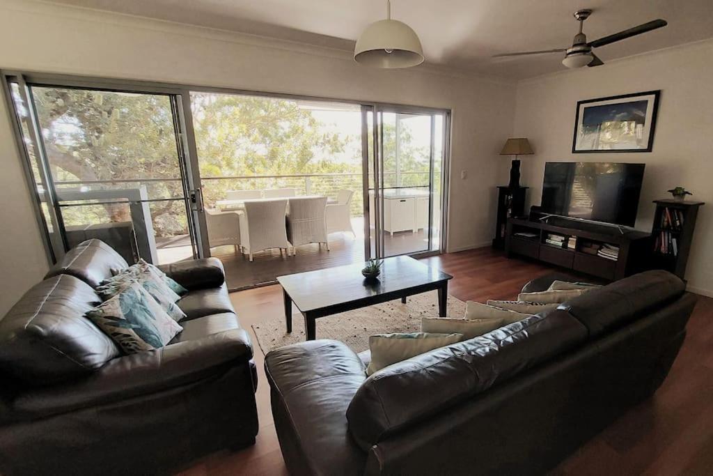 Great Water And Sunset Views Kingfisher Bay Holiday home *
